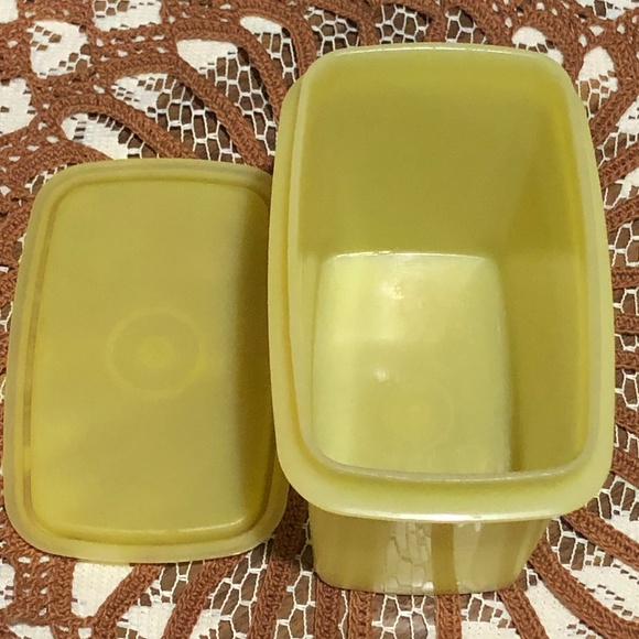 Vintage Tupperware Yellow Storage Container (retired item) - Picture 3 of 6